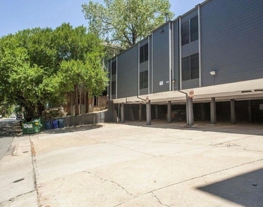 2704 Salado St - Photo Thumbnail 11