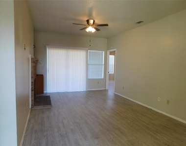 2407 W Slaughter Ln - Photo Thumbnail 3