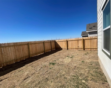 641 Marty Allen Loop - Photo Thumbnail 15