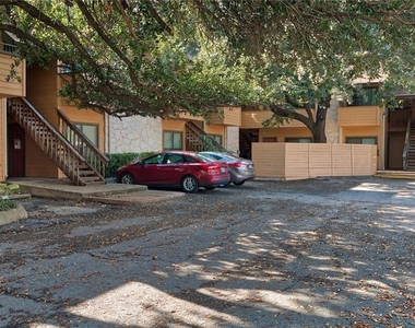 2714 Nueces St - Photo Thumbnail 15