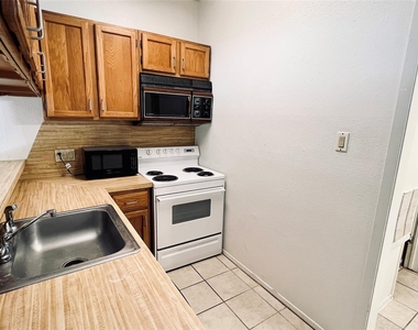 2815 Rio Grande St - Photo Thumbnail 5