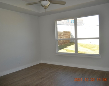 16900 Morelle Dr - Photo Thumbnail 22