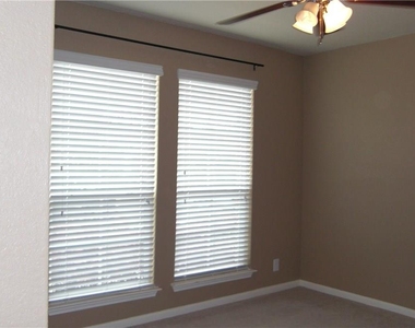 208 Teron Dr - Photo Thumbnail 20