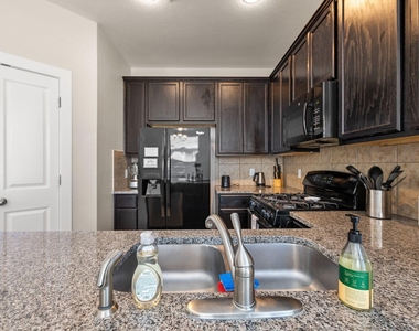 2215 Katy Lane Unit# A - Photo Thumbnail 11