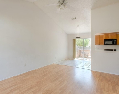 1015 E Yager Ln - Photo Thumbnail 6