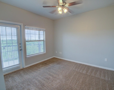 2320 Gracy Farms Ln - Photo Thumbnail 14