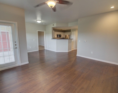 2320 Gracy Farms Ln - Photo Thumbnail 6