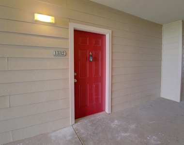 2320 Gracy Farms Ln - Photo Thumbnail 0