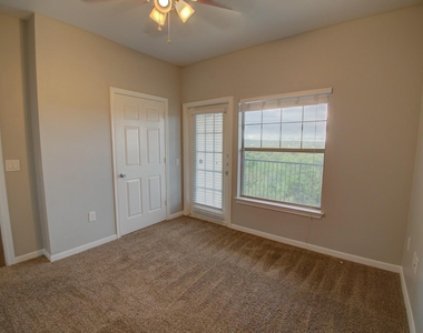 2320 Gracy Farms Ln - Photo Thumbnail 11