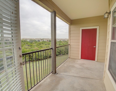 2320 Gracy Farms Ln - Photo Thumbnail 10