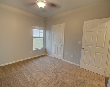 2320 Gracy Farms Ln - Photo Thumbnail 16