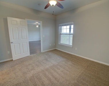 2320 Gracy Farms Ln - Photo Thumbnail 22