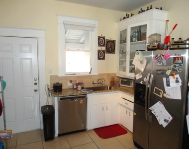 1805 Nueces St - Photo Thumbnail 5