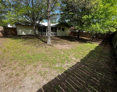 2103 Lampwick Cir - Photo Thumbnail 22