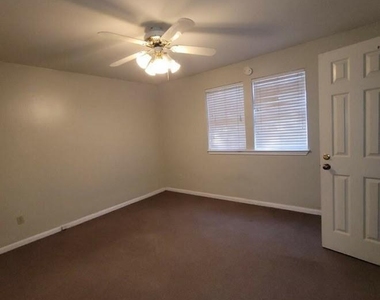 2529 Rio Grande St - Photo Thumbnail 12