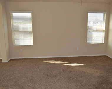 367 Nivens Dr - Photo Thumbnail 4