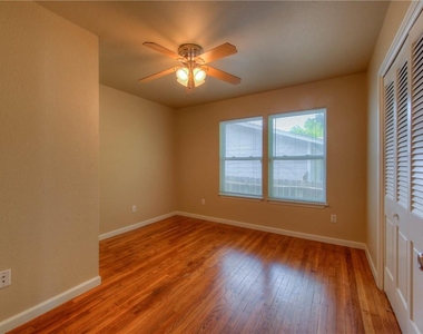 4805 Evans Ave - Photo Thumbnail 11