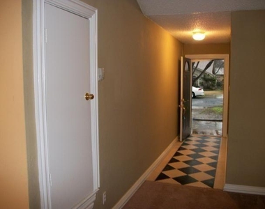 2607 Cockburn Dr - Photo Thumbnail 4