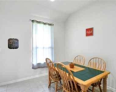 112 Silverspot Ct - Photo Thumbnail 8