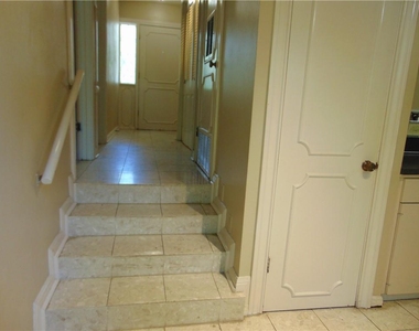 2516 Enfield Rd - Photo Thumbnail 9