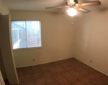 2610 Salado St - Photo Thumbnail 9