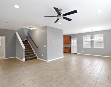 467 Twisted Oaks Ln - Photo Thumbnail 3