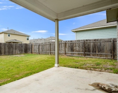 467 Twisted Oaks Ln - Photo Thumbnail 24