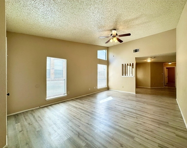 704 Rollingway Dr - Photo Thumbnail 2