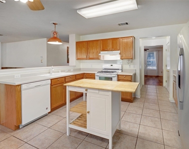 711 Los Robles Dr - Photo Thumbnail 10