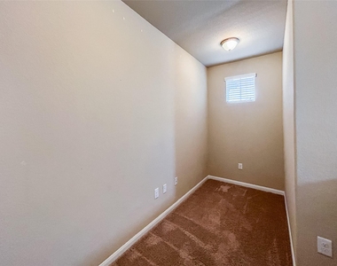 2880 Donnell Dr - Photo Thumbnail 21