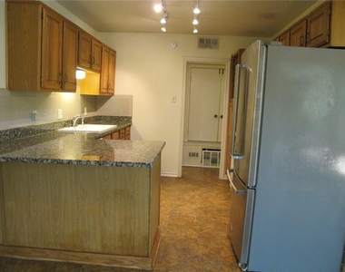 2101 Kenneth Ave - Photo Thumbnail 5