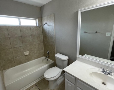 1817 Maize Bend Dr - Photo Thumbnail 11