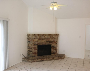 421 Greenlawn Blvd - Photo Thumbnail 2