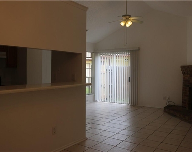 421 Greenlawn Blvd - Photo Thumbnail 6