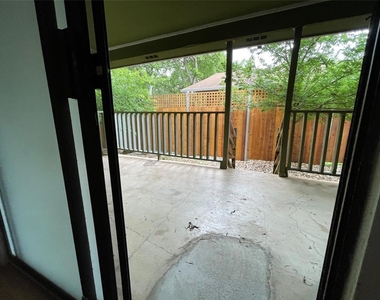 2204 Berkett Dr - Photo Thumbnail 15