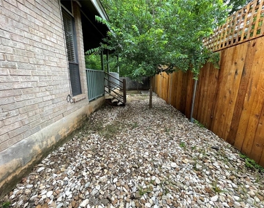 2204 Berkett Dr - Photo Thumbnail 18