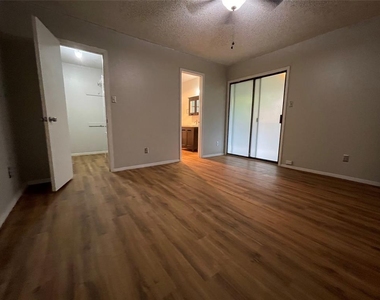 2204 Berkett Dr - Photo Thumbnail 11