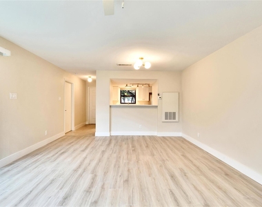 1510 W North Loop Blvd - Photo Thumbnail 16