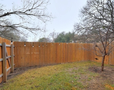 8922 Menchaca Rd - Photo Thumbnail 24