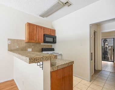 2815 Rio Grande St - Photo Thumbnail 7