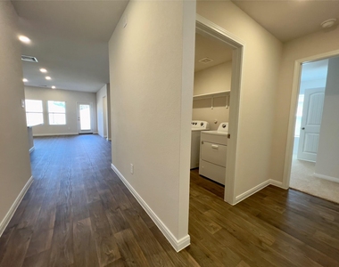 205 Addison Pl - Photo Thumbnail 12