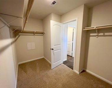 205 Addison Pl - Photo Thumbnail 11