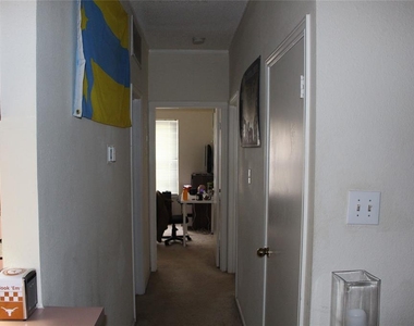 2804 Rio Grande St - Photo Thumbnail 4