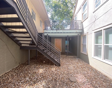 2708 Salado St - Photo Thumbnail 6