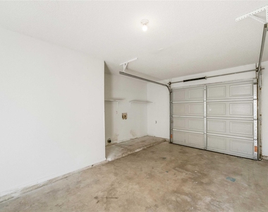 4900 E Stassney Ln - Photo Thumbnail 15