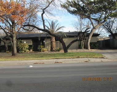 1905 Parker Ln - Photo Thumbnail 3