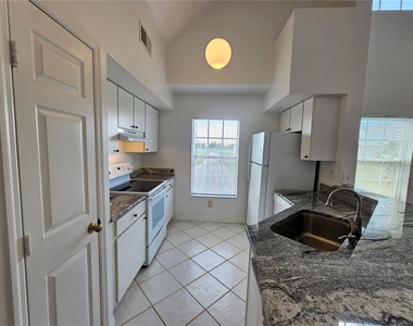 10516 White Lake Court - Photo Thumbnail 14