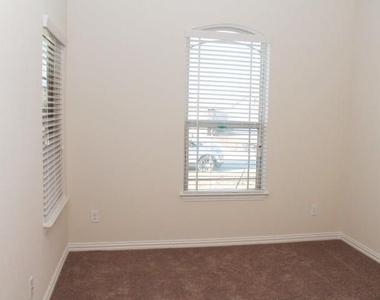 328 Shale Cir - Photo Thumbnail 9