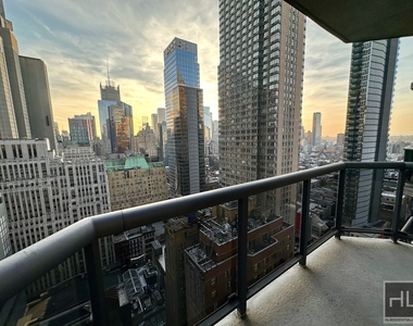 West 48th Street - Photo Thumbnail 1