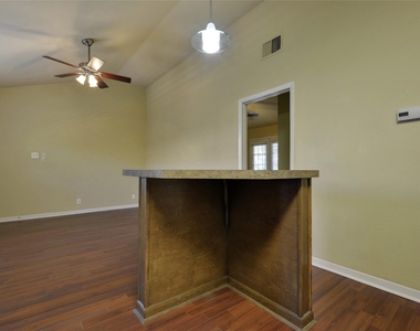 2216 San Gabriel St - Photo Thumbnail 12